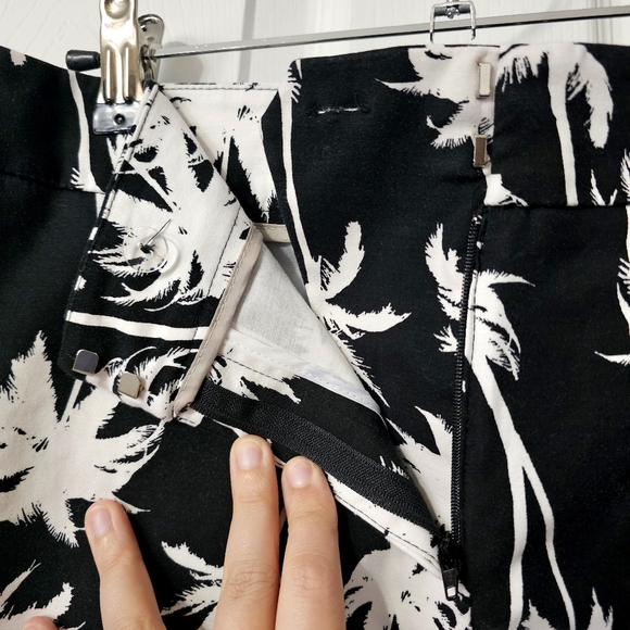 Apt. 9 Black and White Palm Tree Print Shorts - Size 16 - Picture 7 of 13